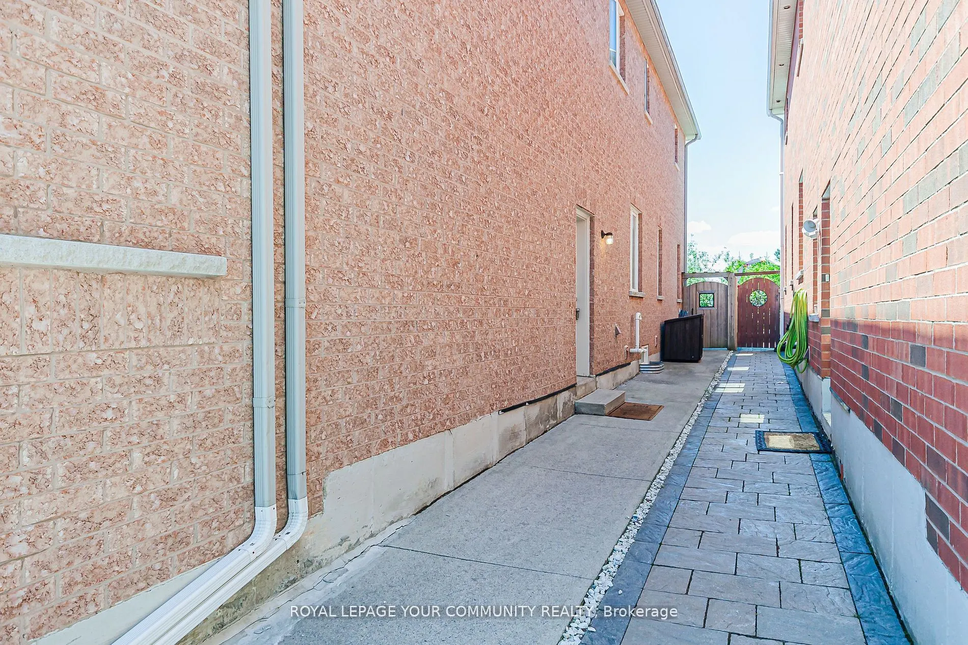 6 Round Hill Court S, #Basement
