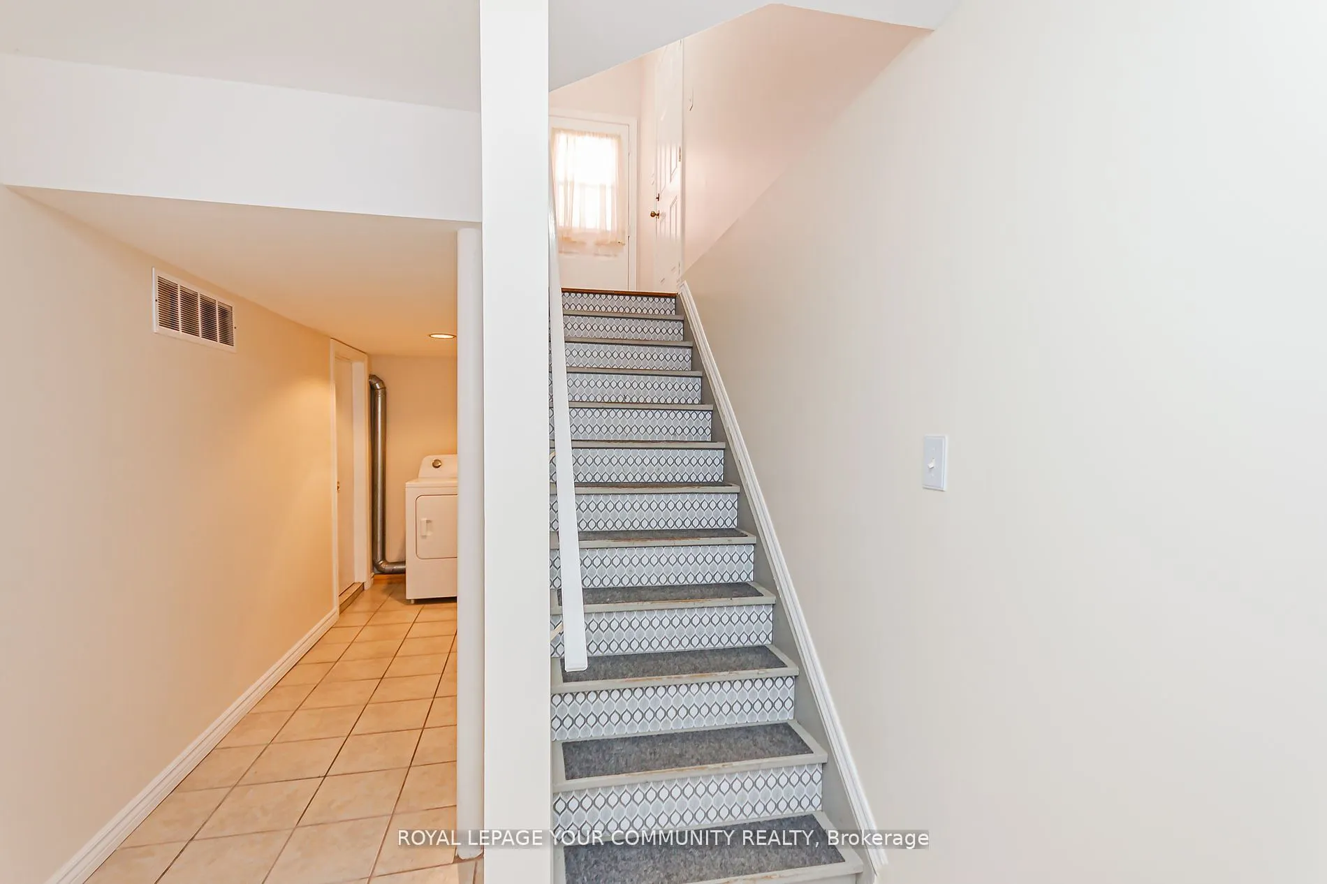 6 Round Hill Court S, #Basement