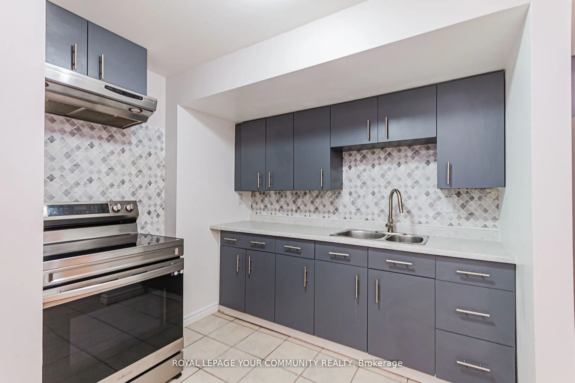 6 Round Hill Court S, #Basement