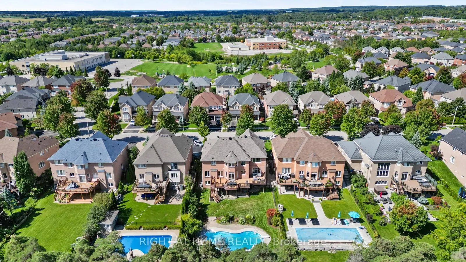 21 Lupine Crescent
