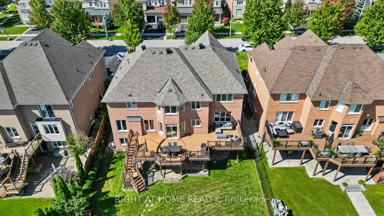 21 Lupine Crescent