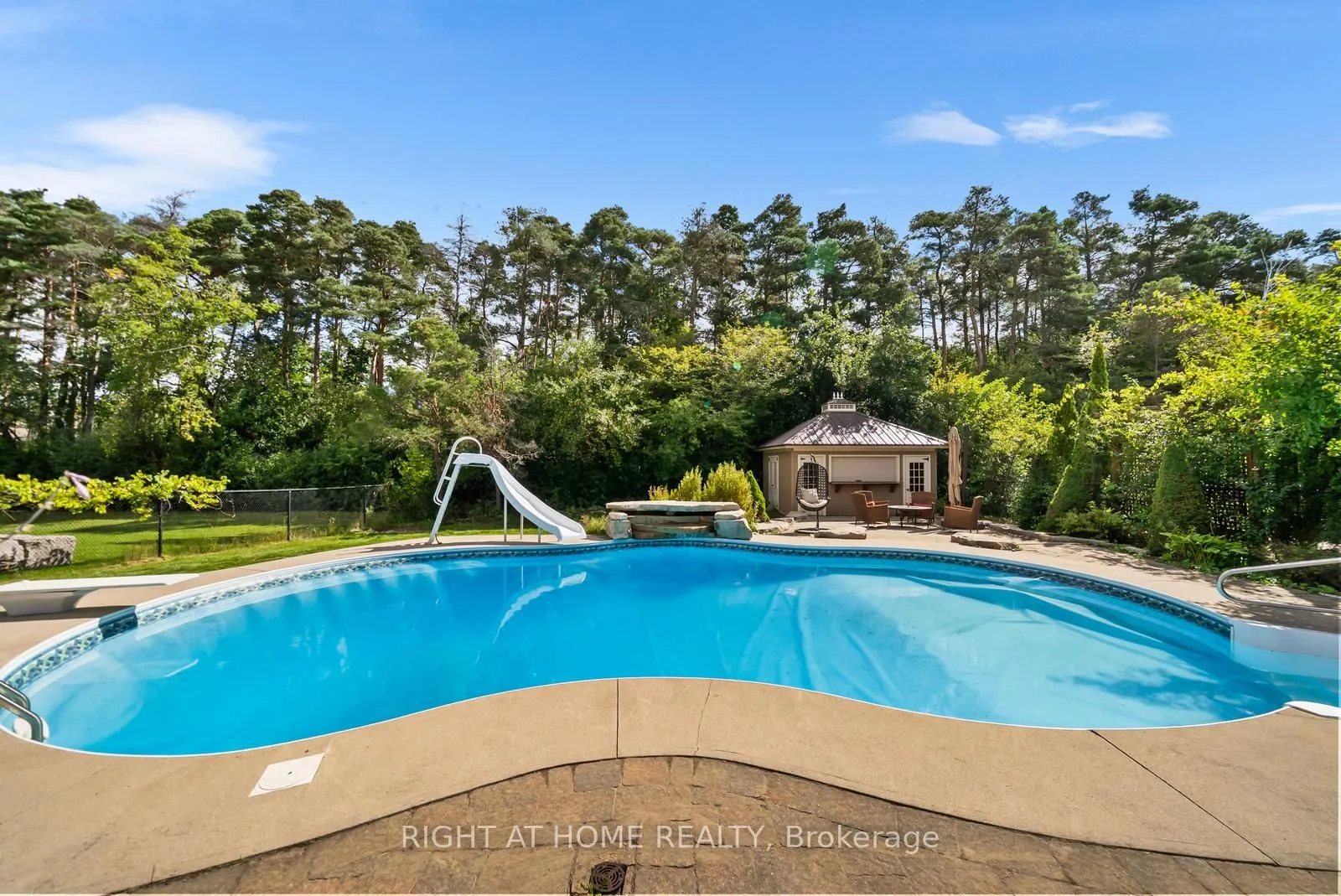 21 Lupine Crescent