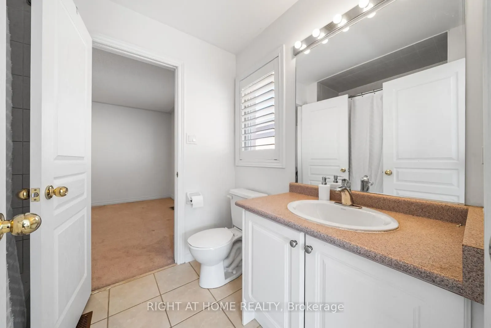 21 Lupine Crescent