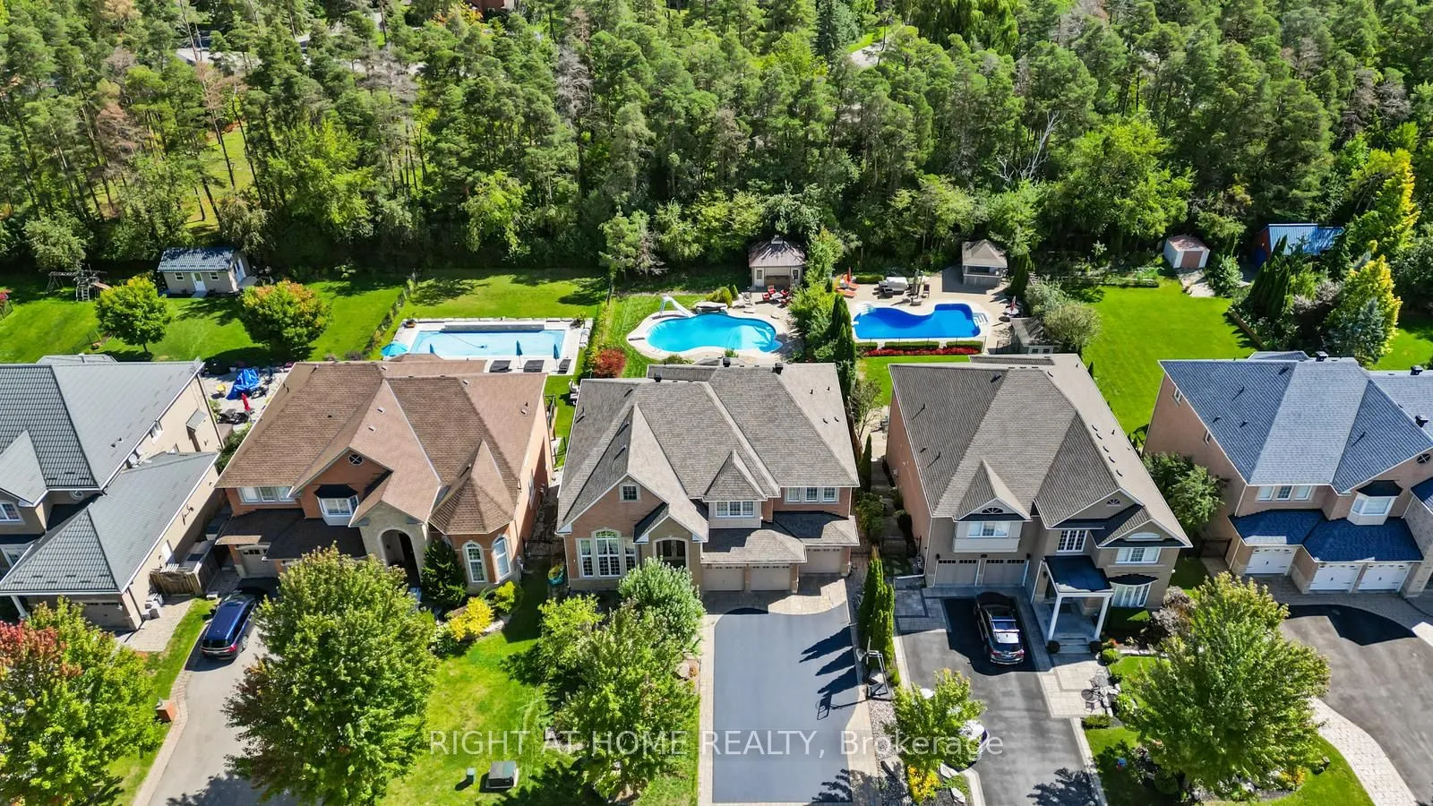 21 Lupine Crescent