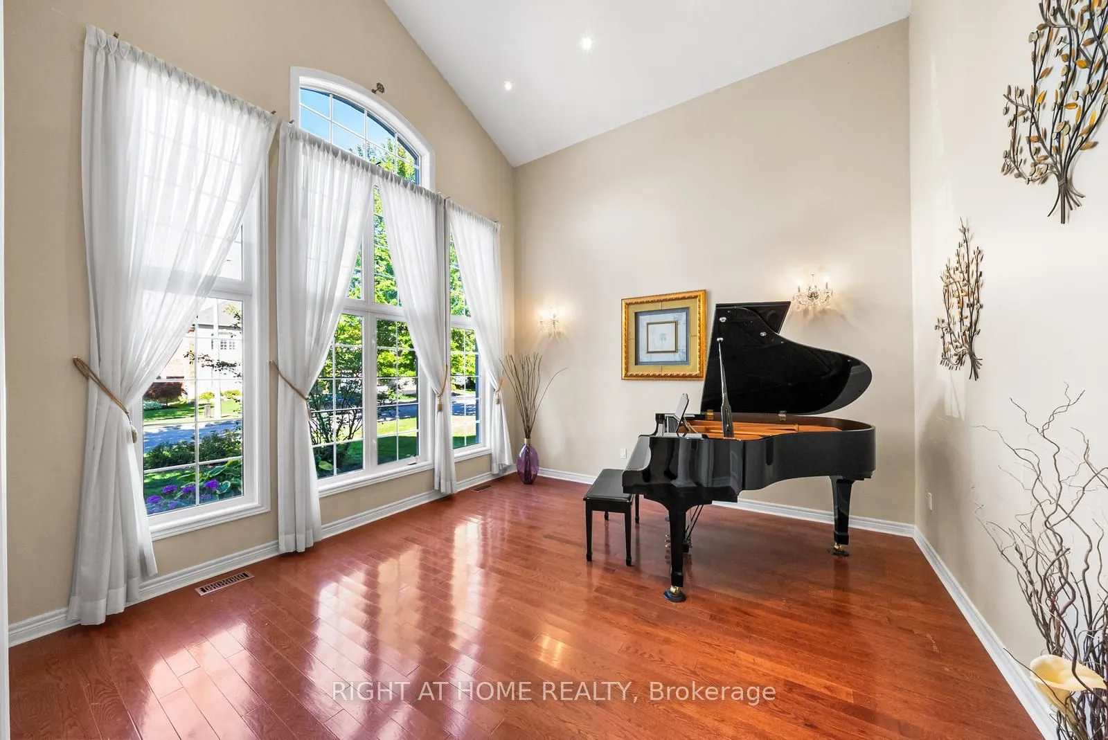 21 Lupine Crescent