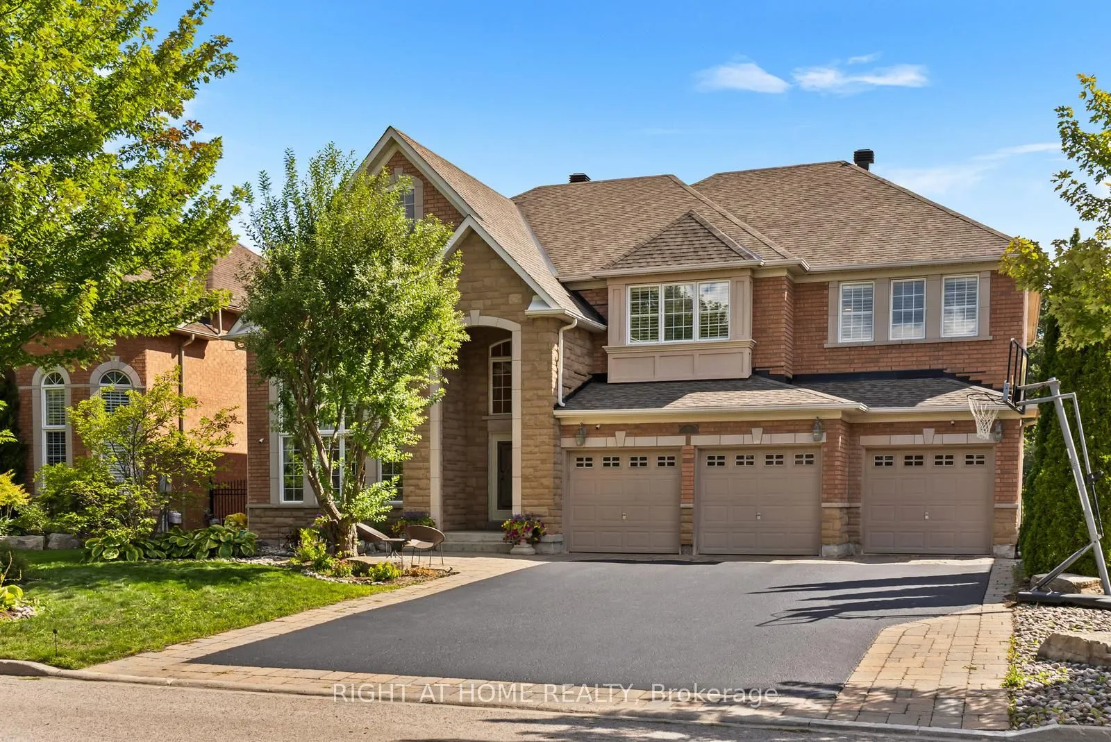 21 Lupine Crescent