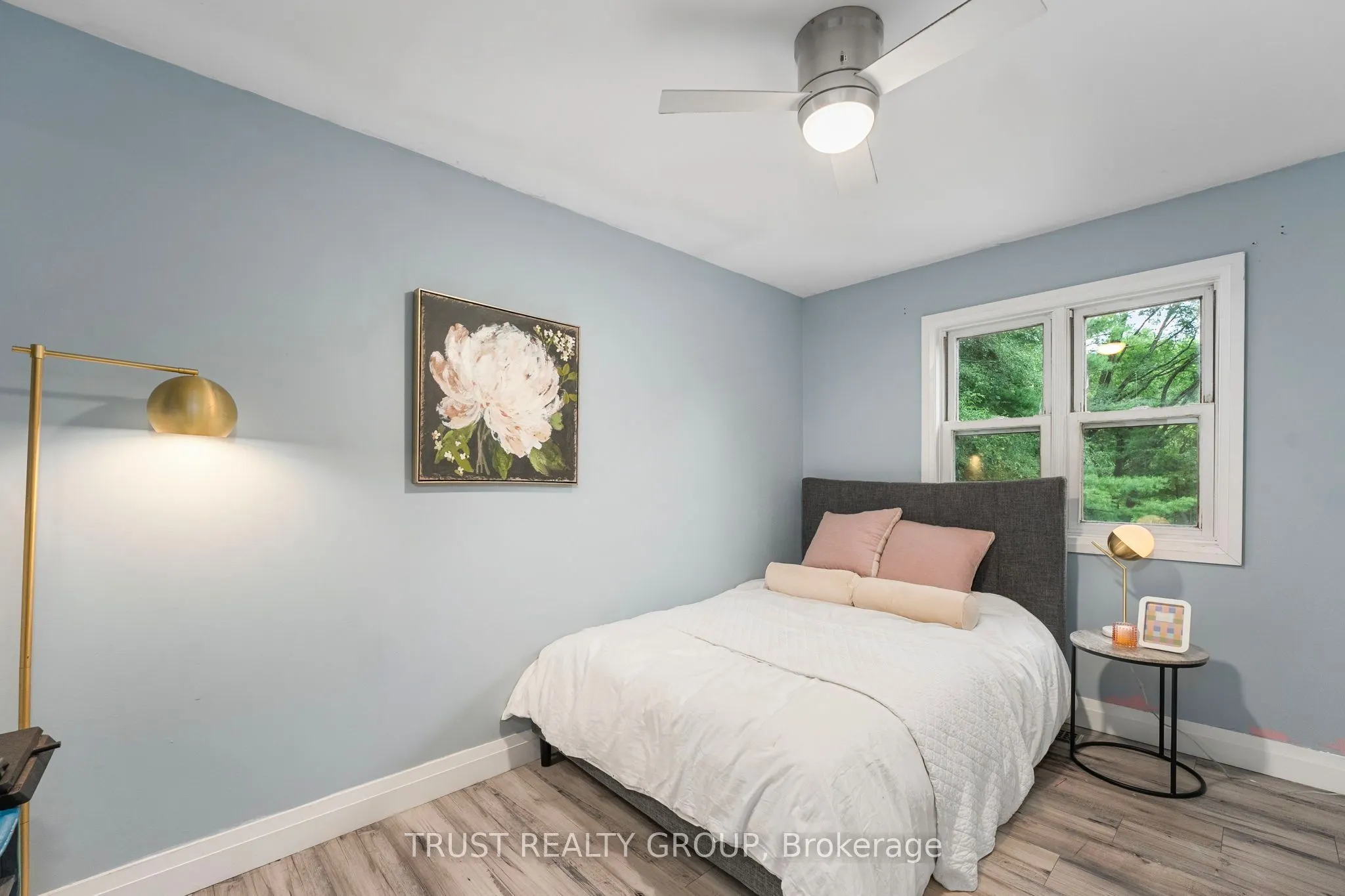 9048 River Road W