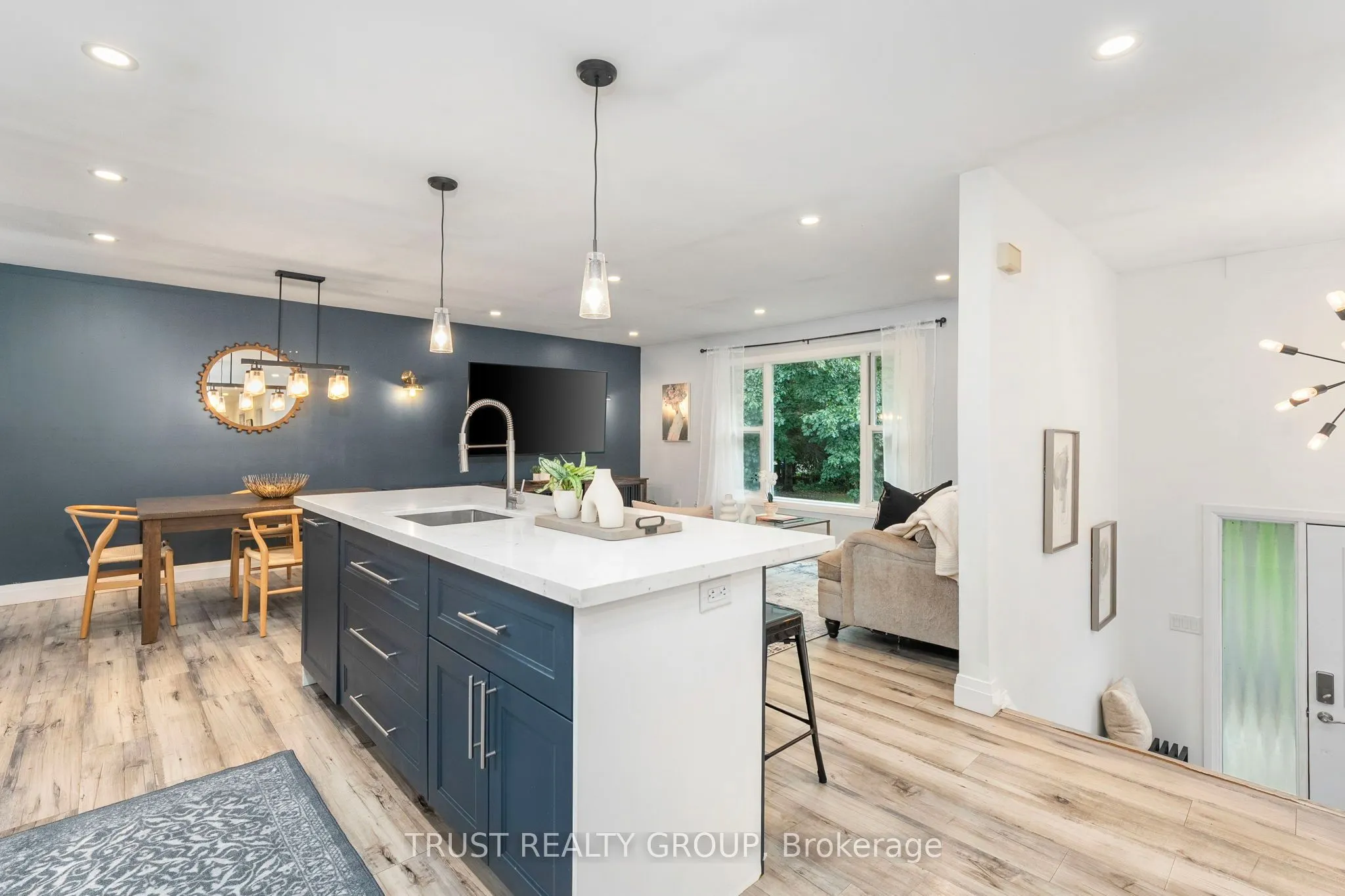 9048 River Road W