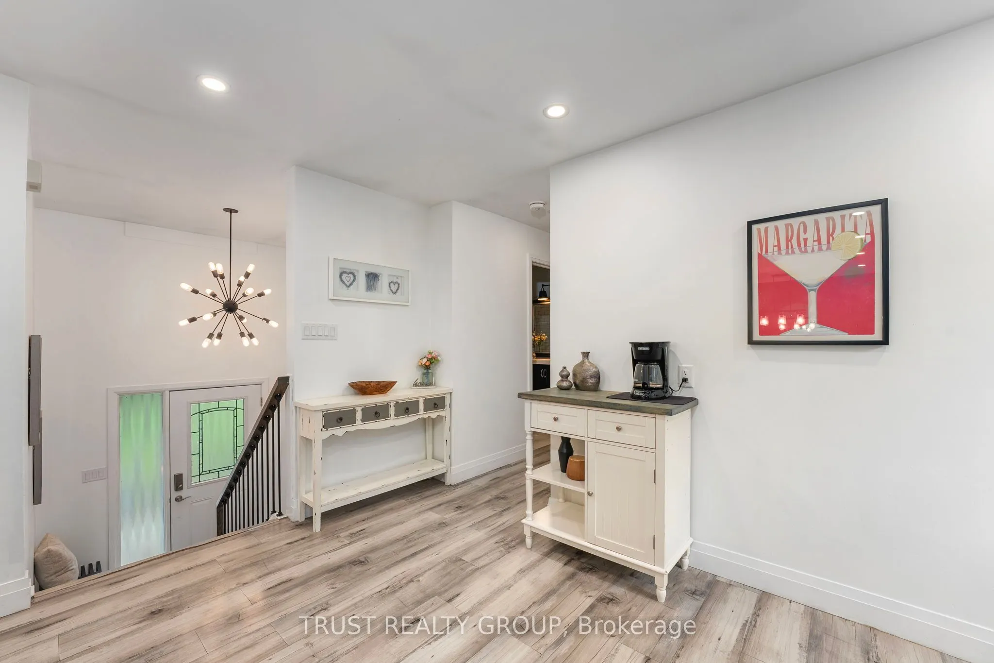 9048 River Road W