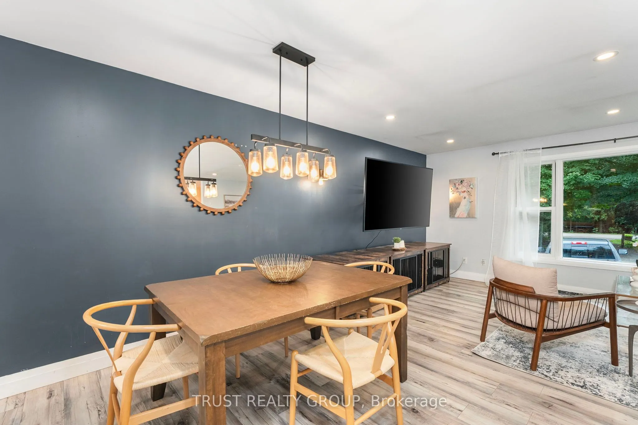 9048 River Road W