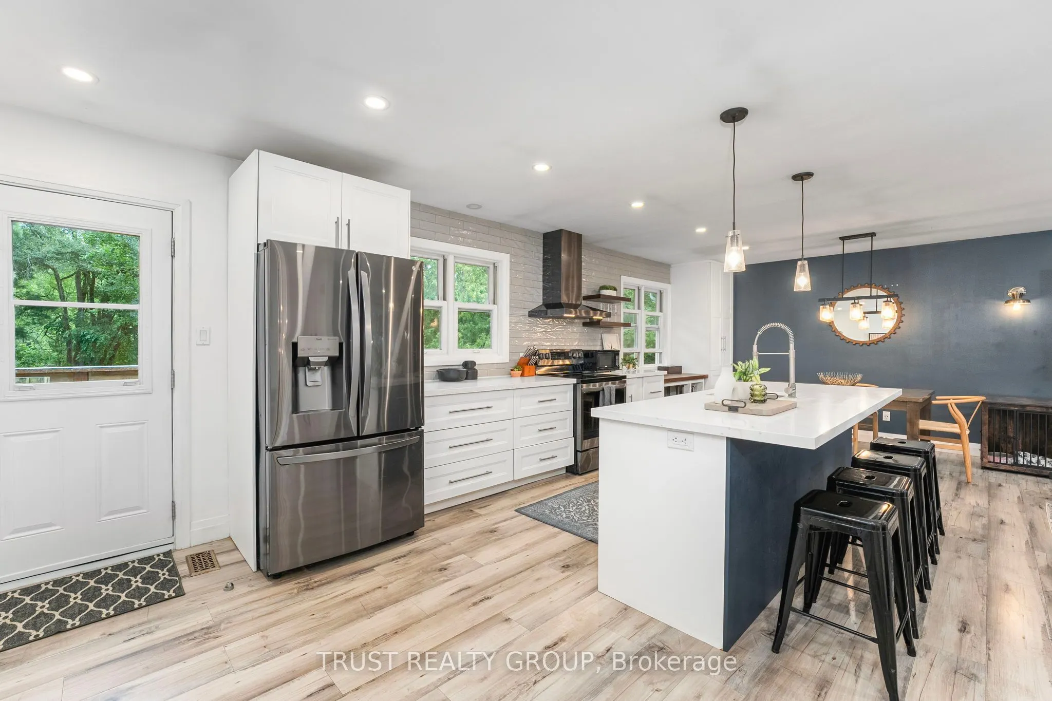 9048 River Road W