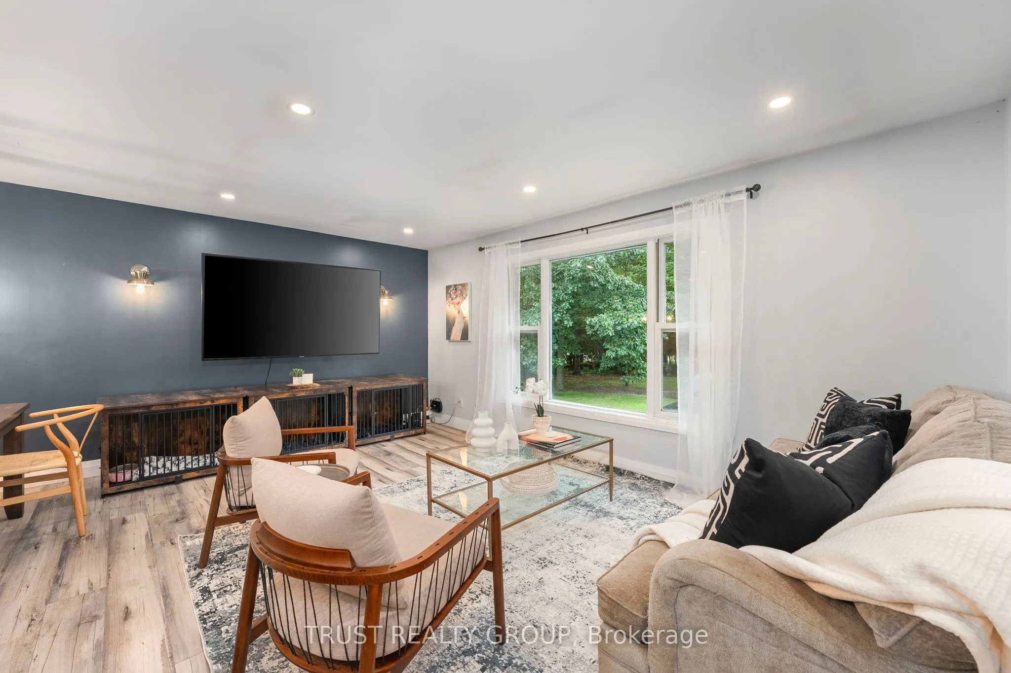 9048 River Road W