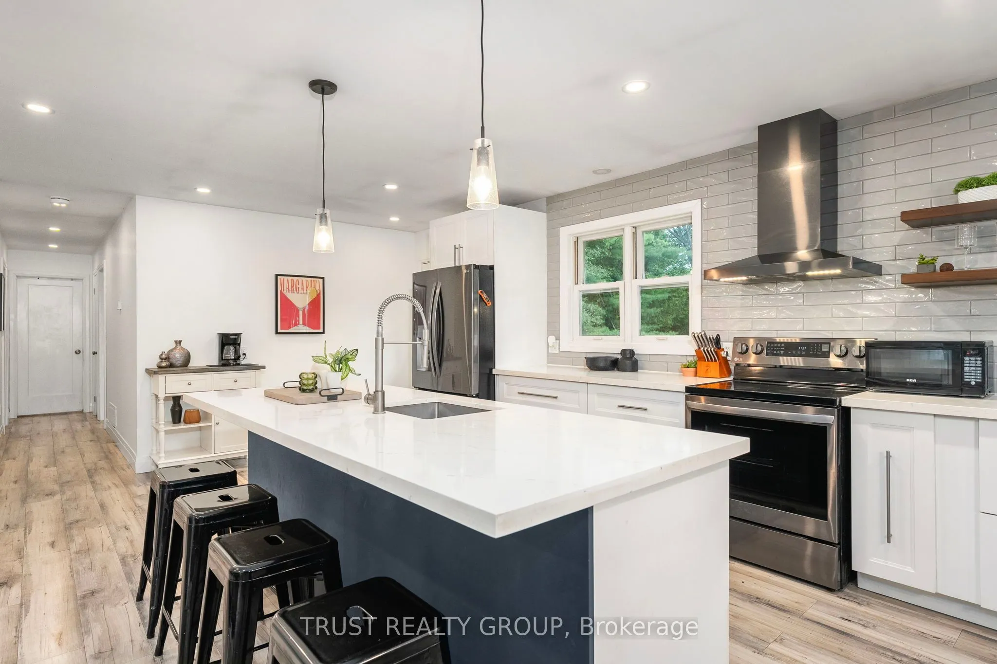 9048 River Road W