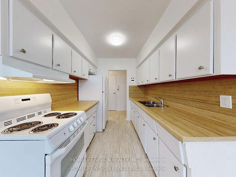 9901 Yonge Street, #3