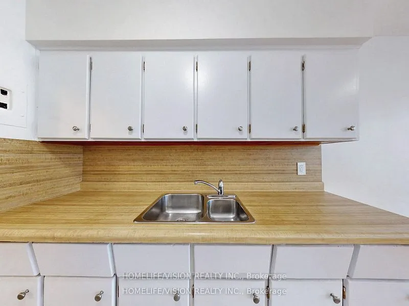 9901 Yonge Street, #3