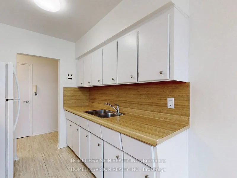 9901 Yonge Street, #3