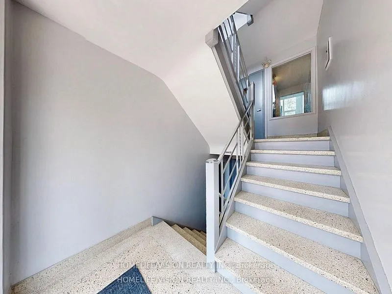 9901 Yonge Street, #3