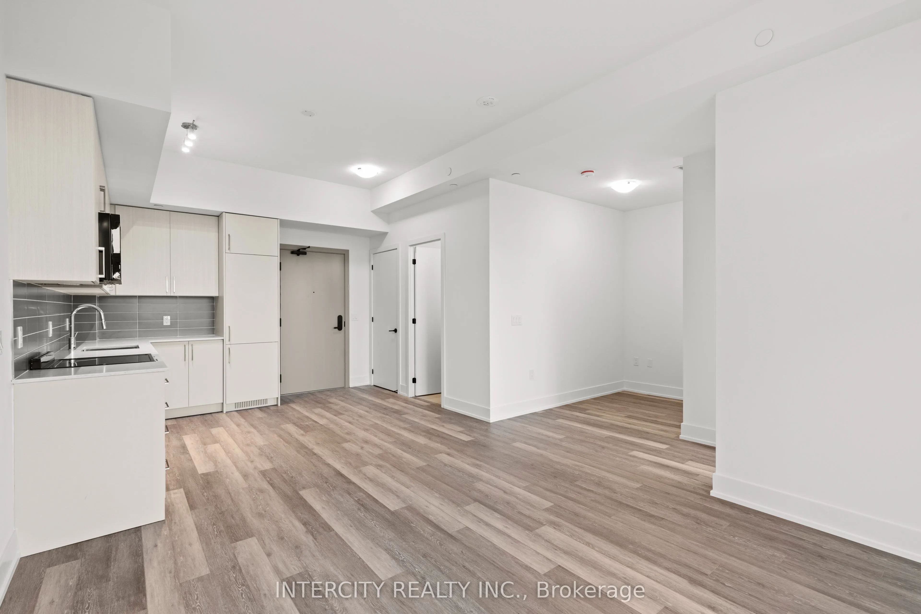 2075 King Road, #519