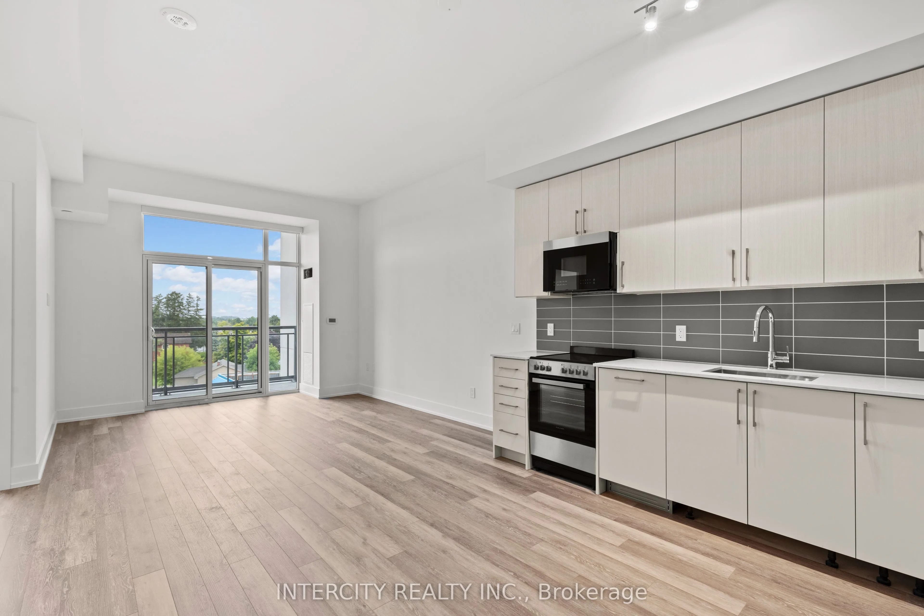 2075 King Road, #519