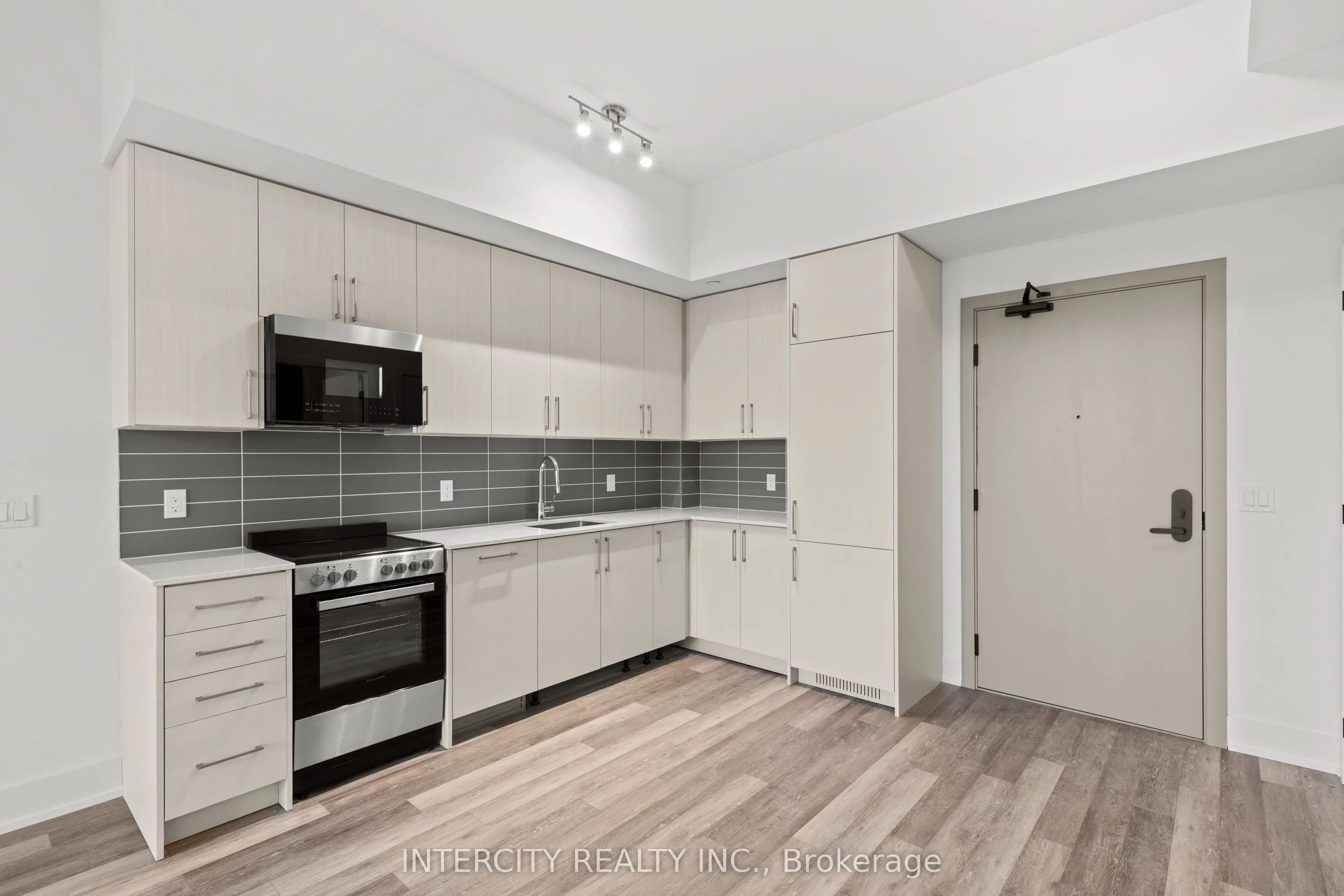 2075 King Road, #519