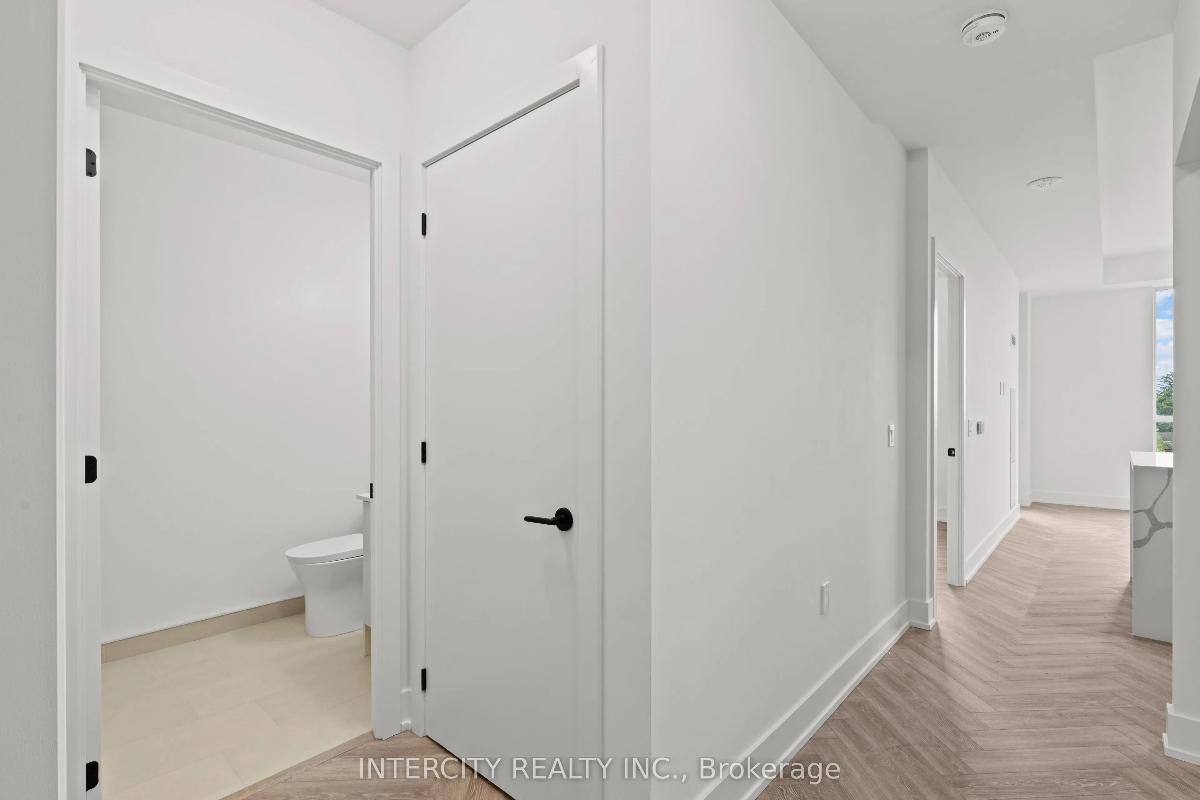 2075 King Road, #520