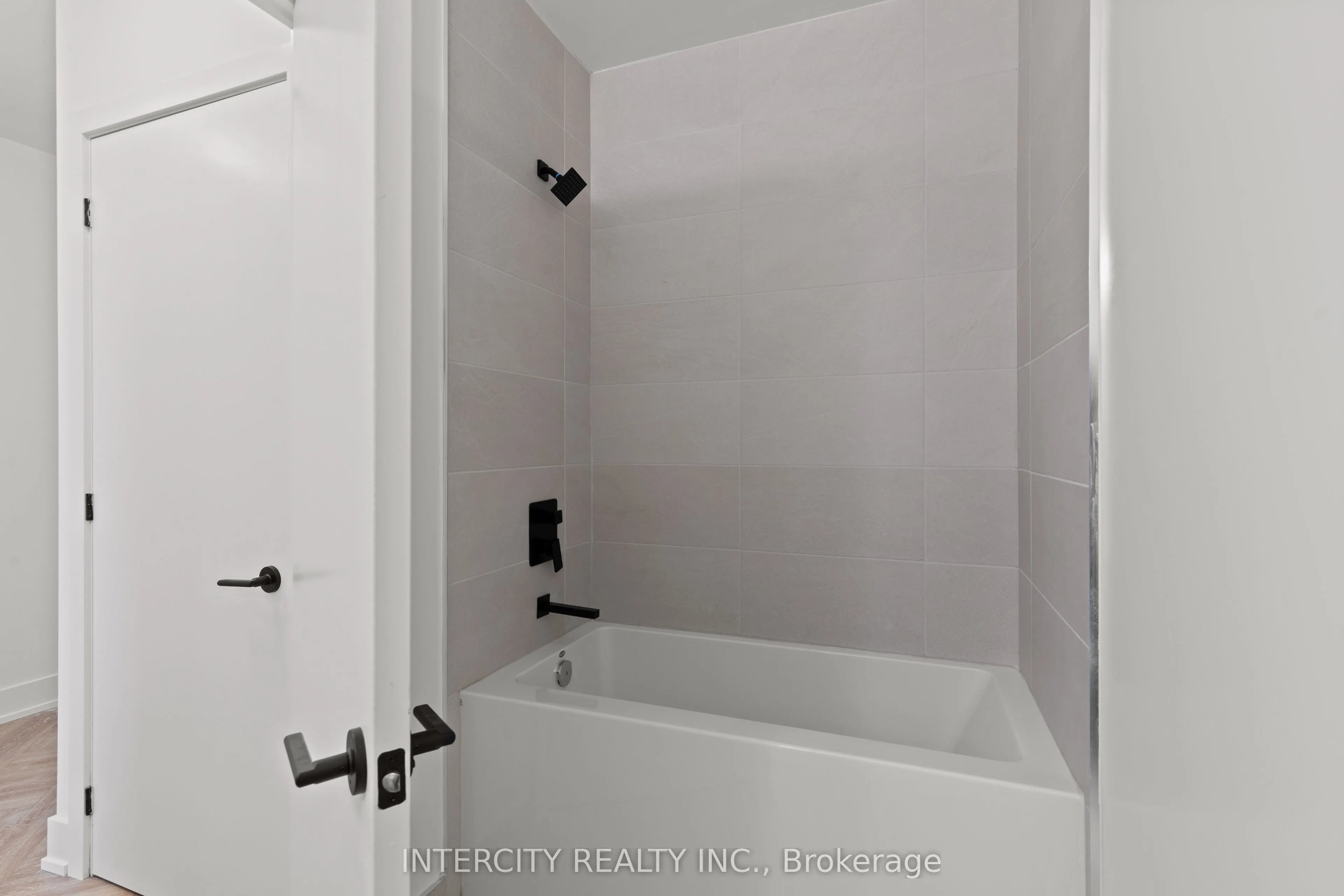 2075 King Road, #520