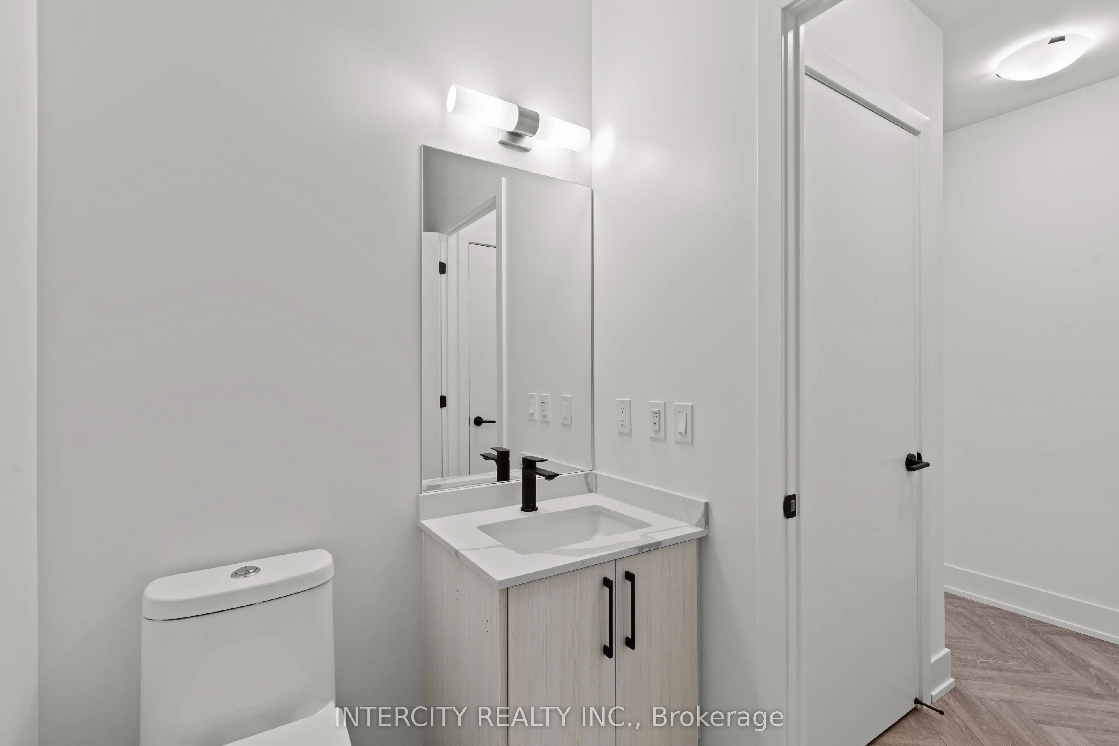 2075 King Road, #520