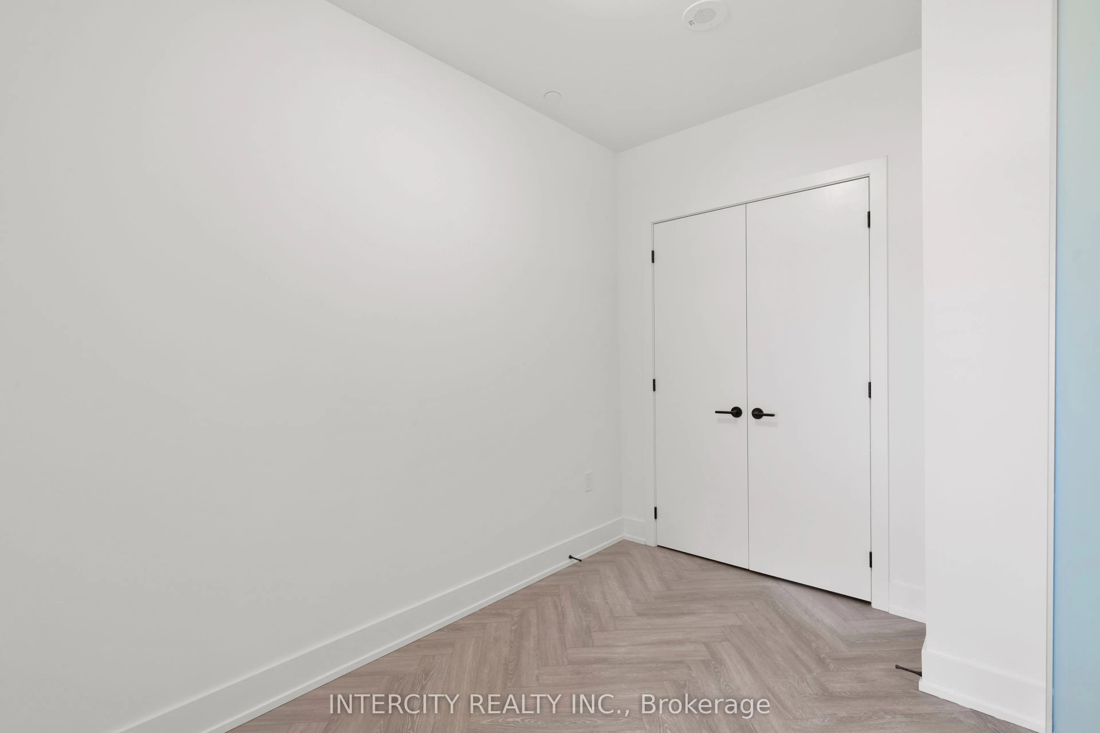 2075 King Road, #520