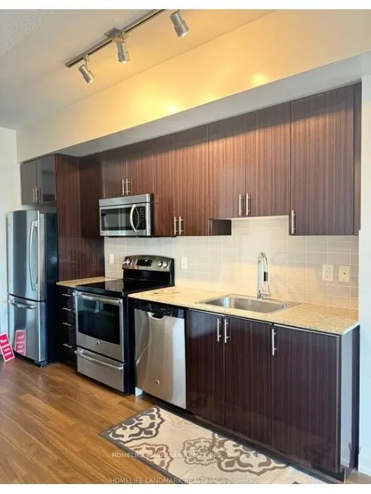 7171 Yonge Street, #805
