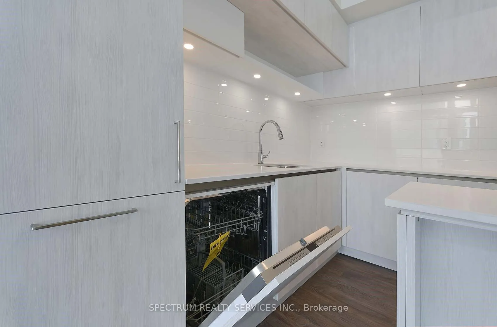 10 David Eyer Road, #1202