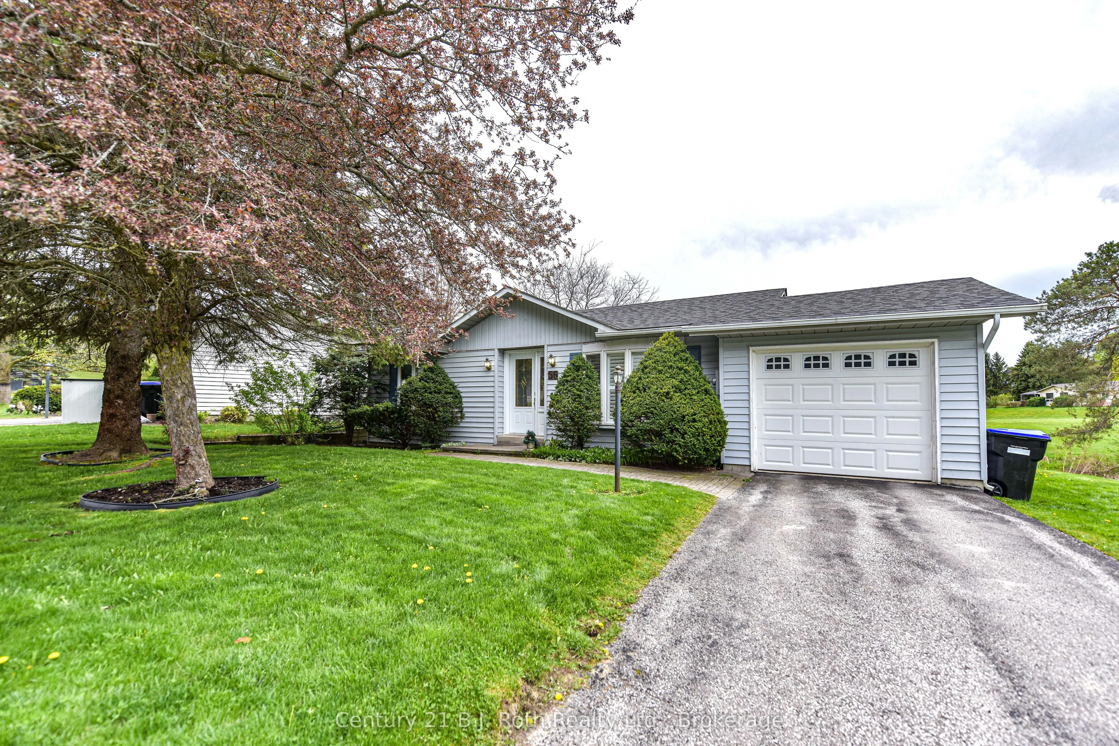 56 TECUMSETH PINES Drive