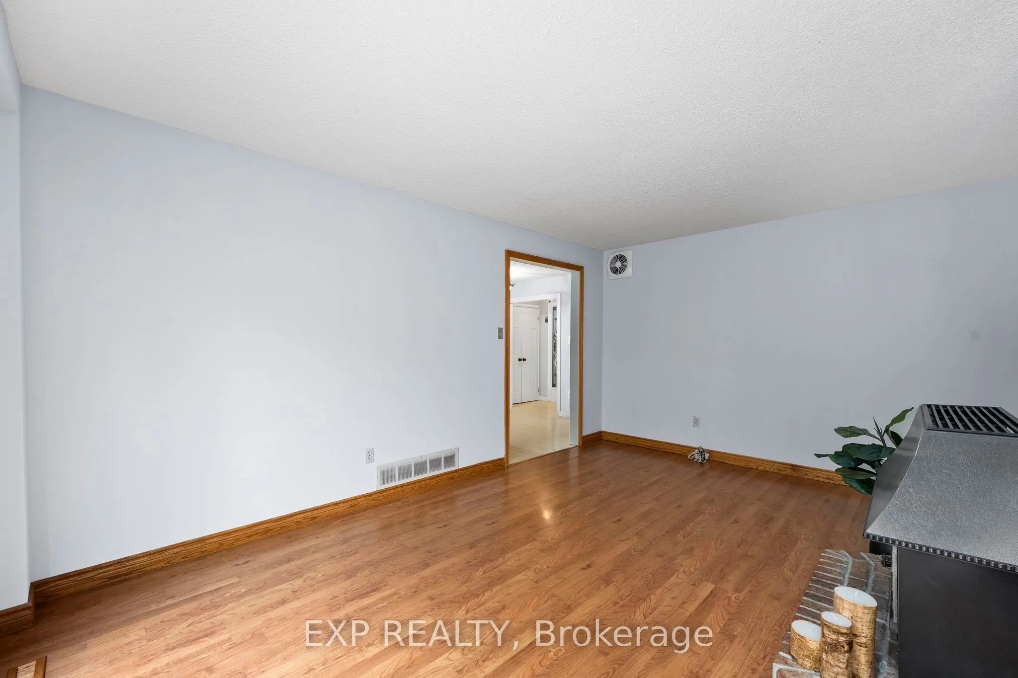 56 Manning Crescent