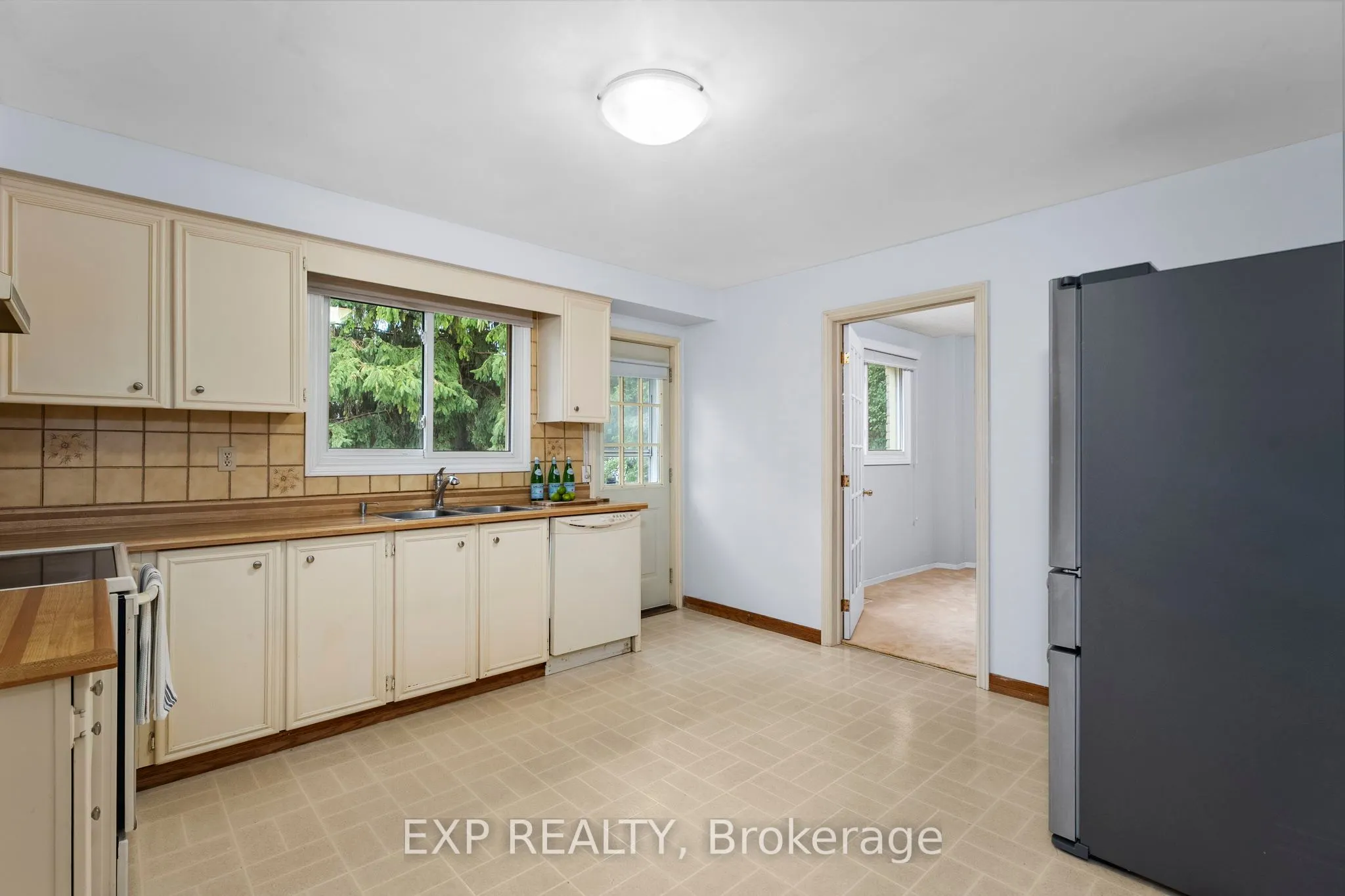 56 Manning Crescent