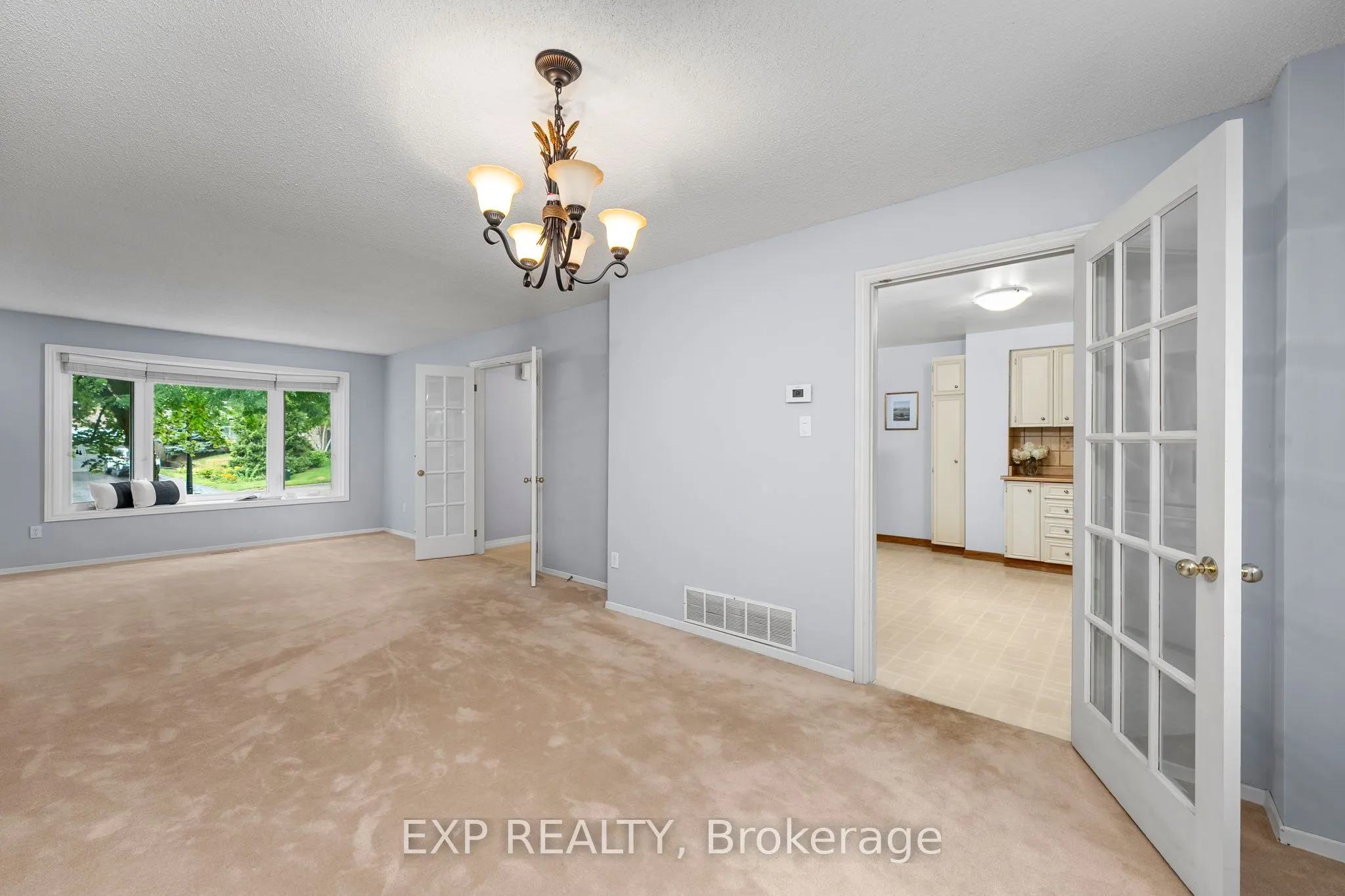 56 Manning Crescent