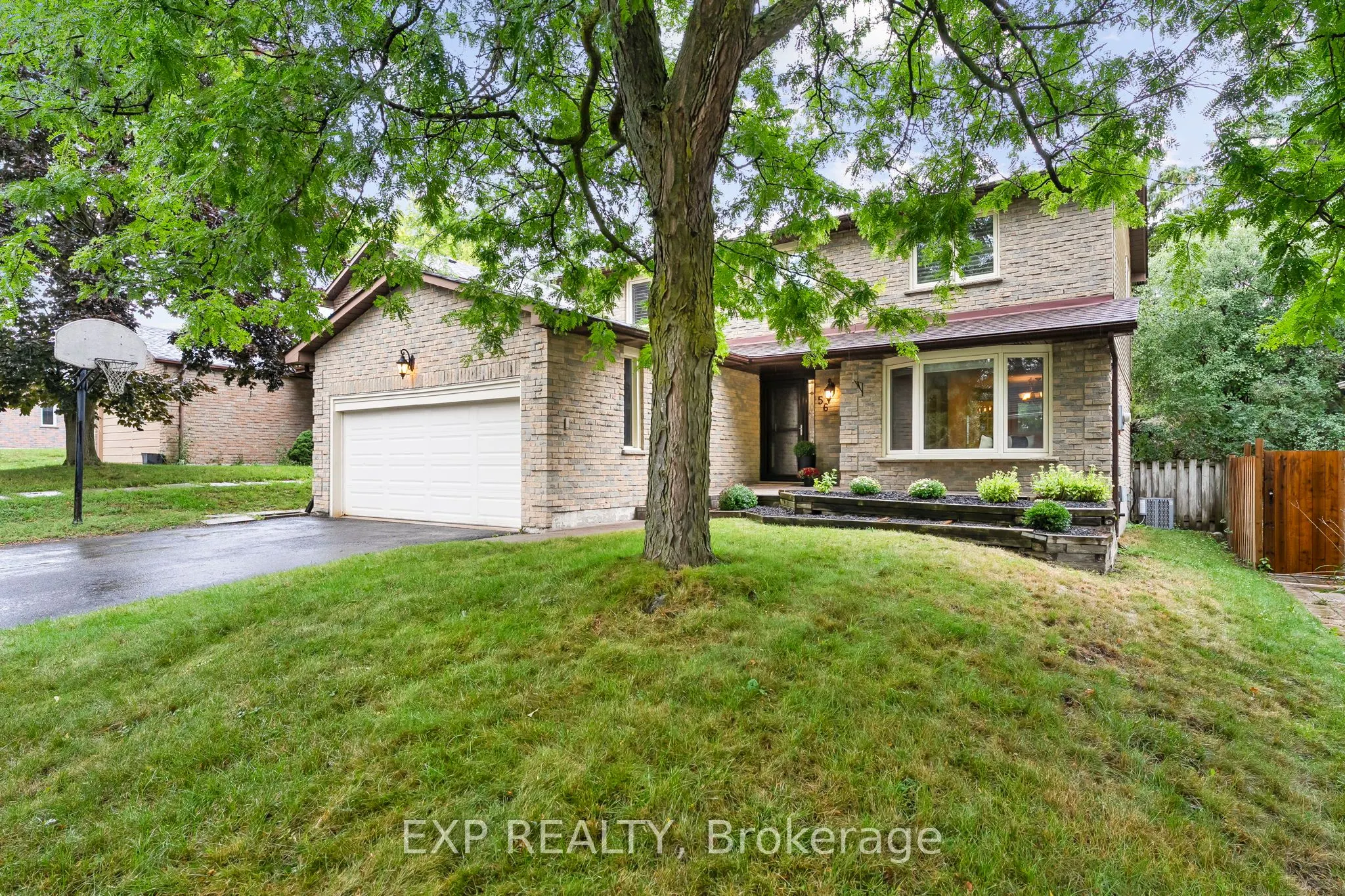 56 Manning Crescent