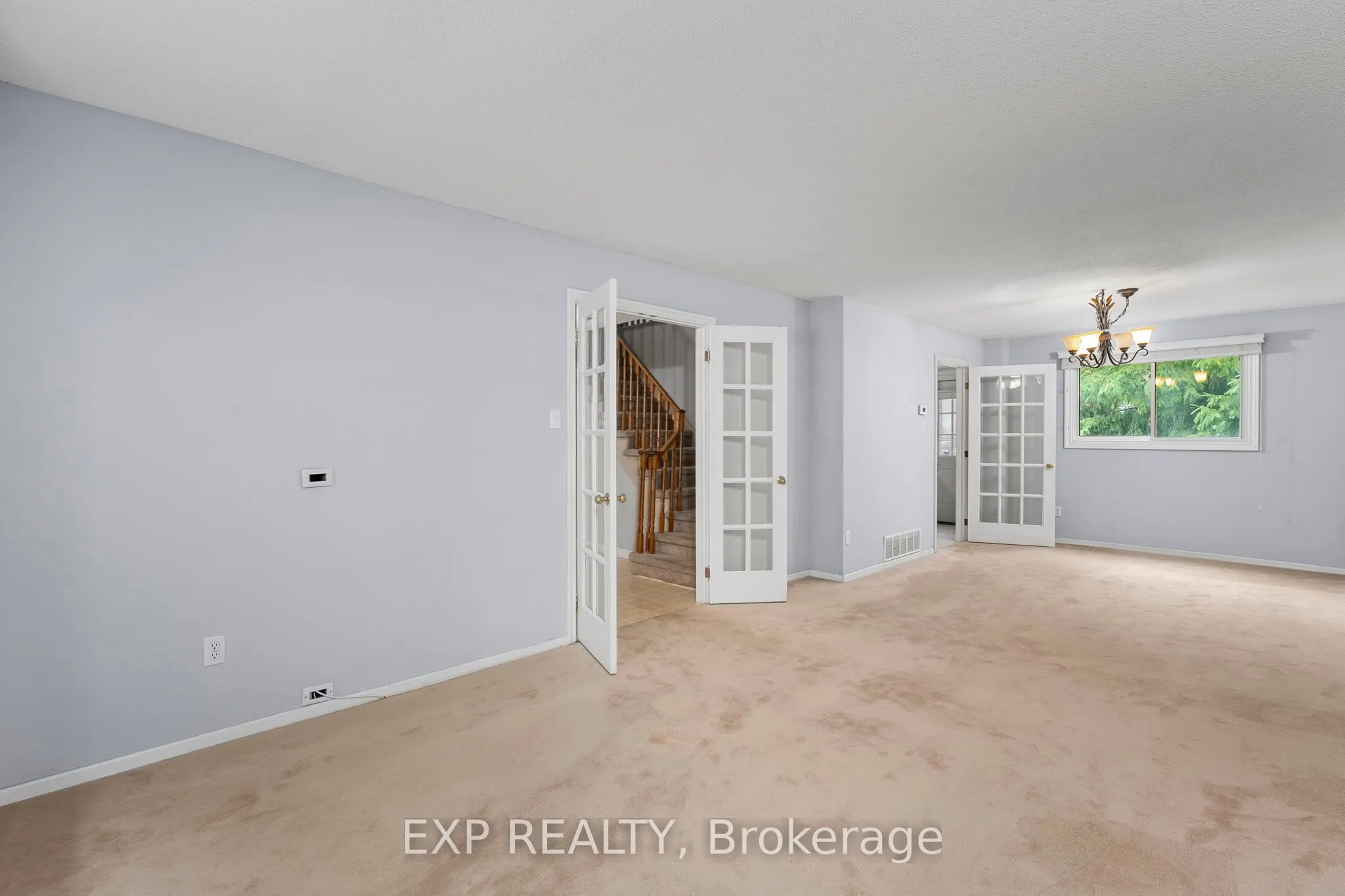 56 Manning Crescent