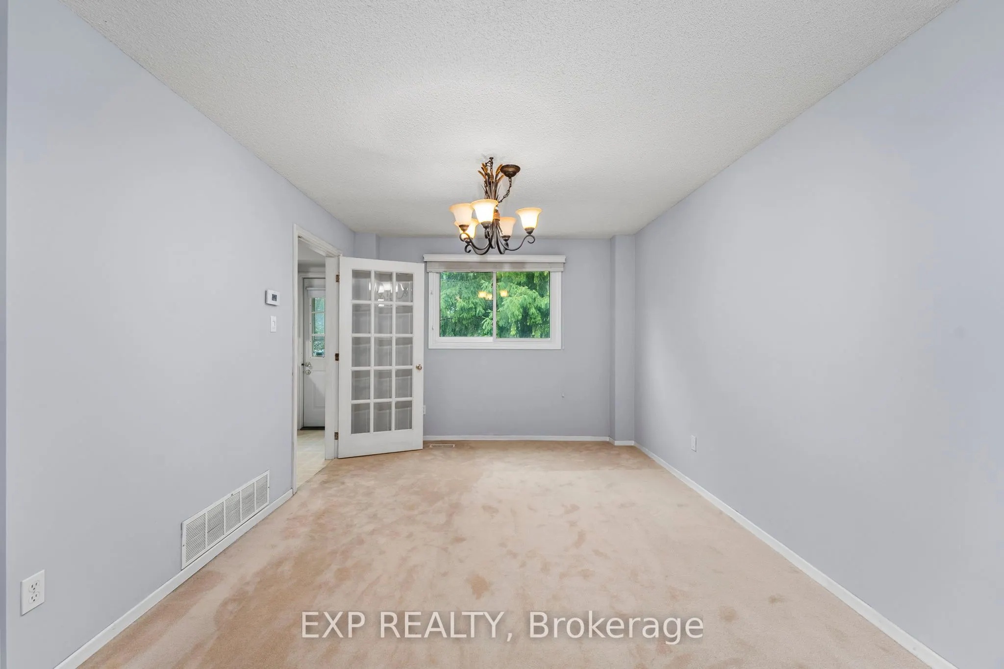 56 Manning Crescent