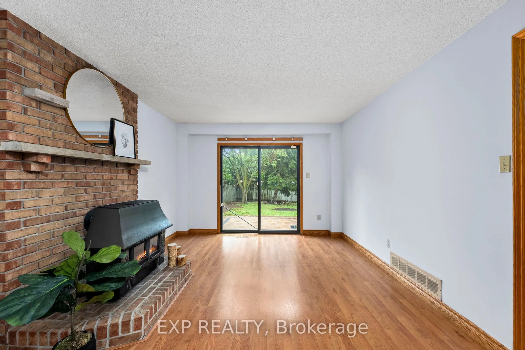 56 Manning Crescent