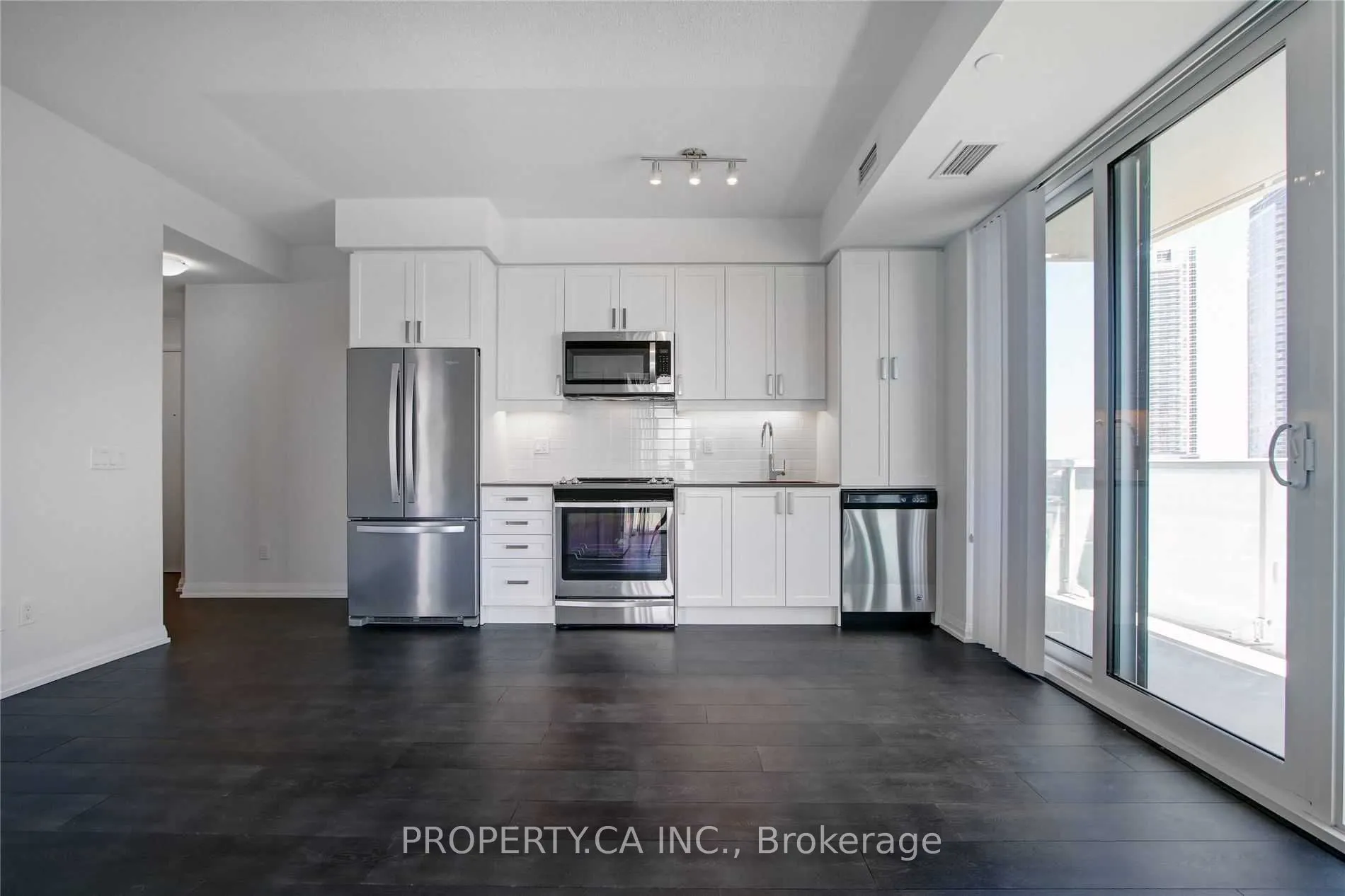 7895 Jane Street, #806