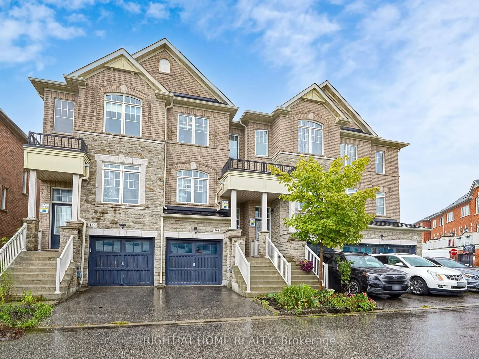 168 Dundas Way N