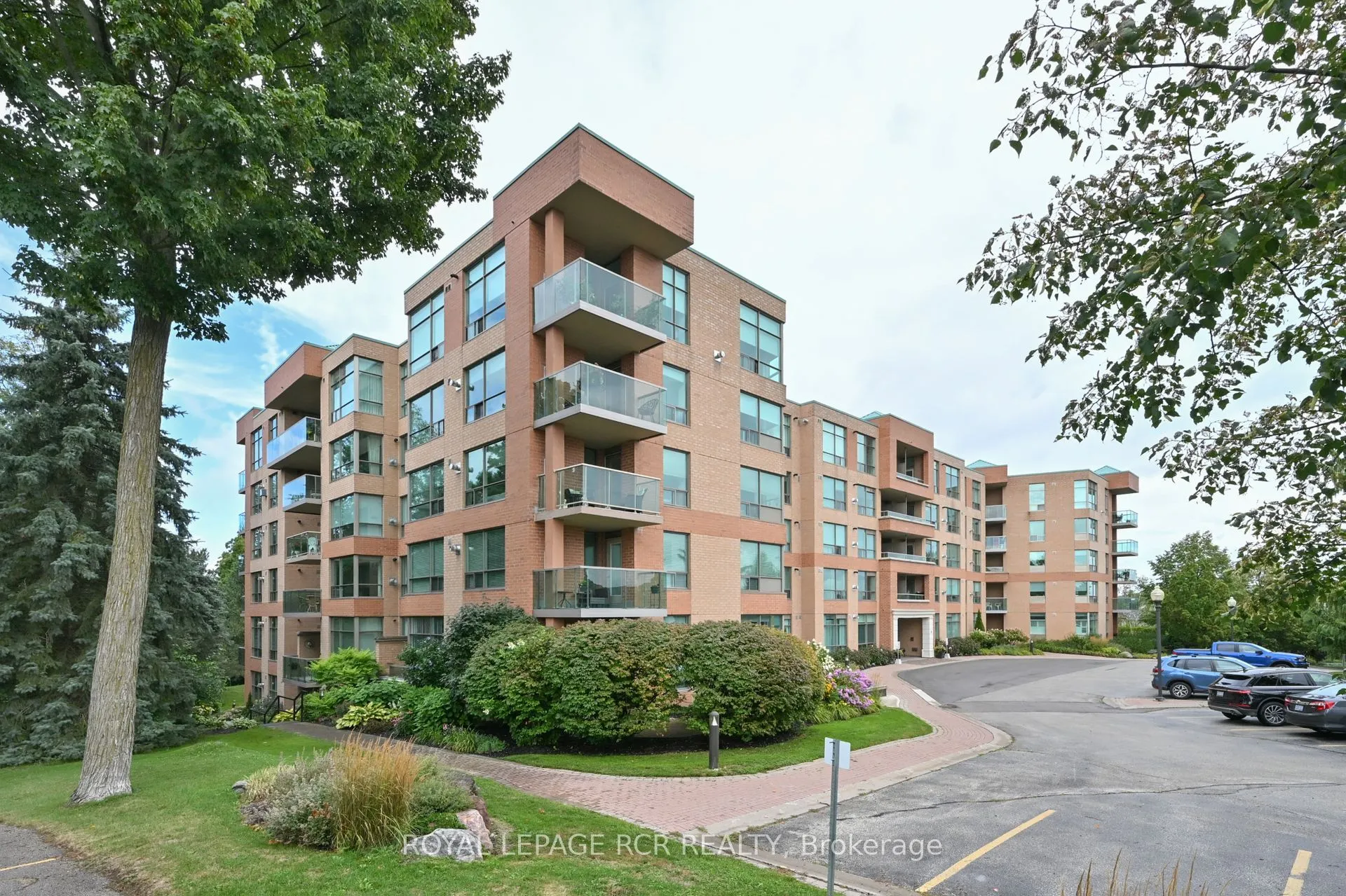 4 Briar Hill Heights, #214