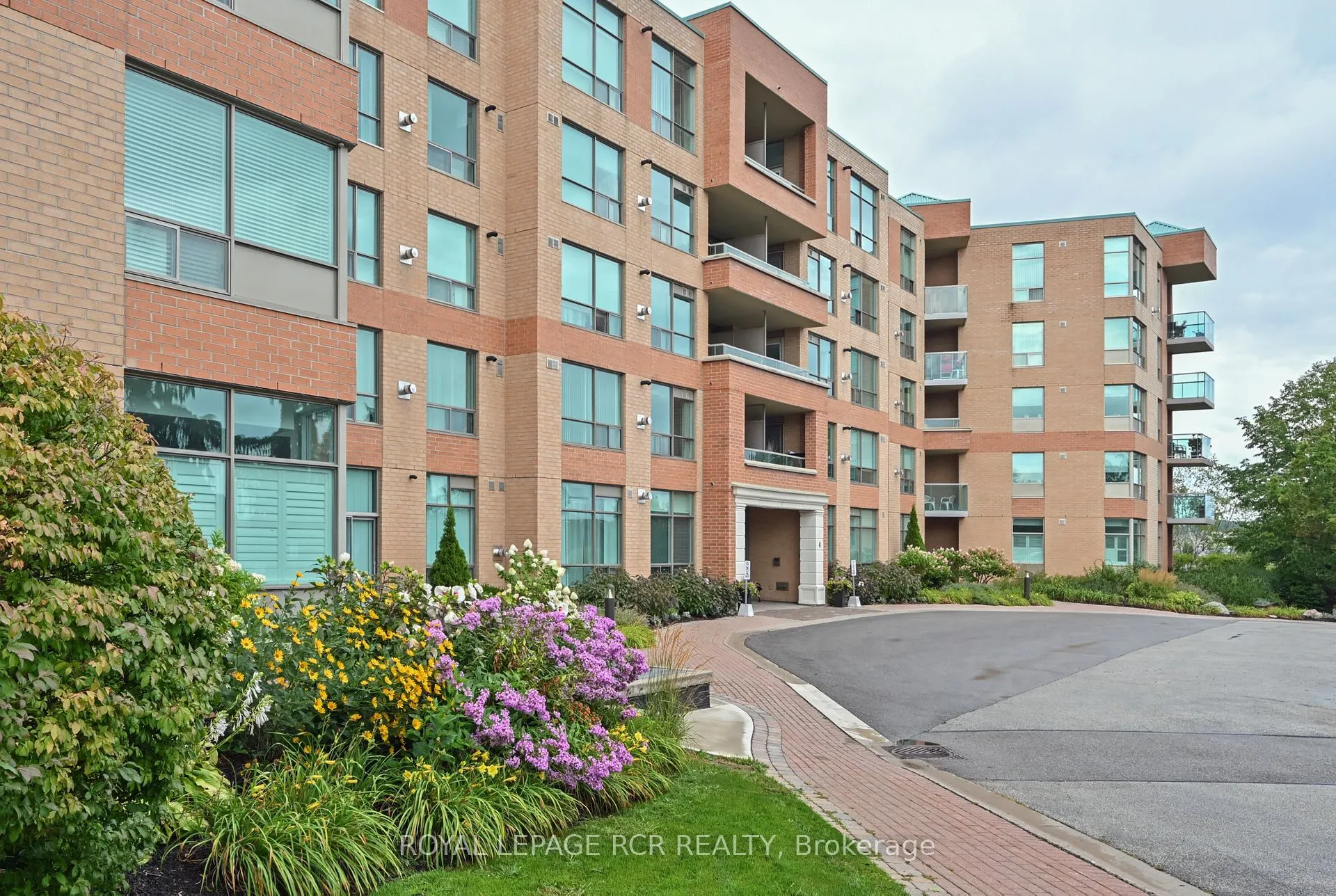 4 Briar Hill Heights, #214
