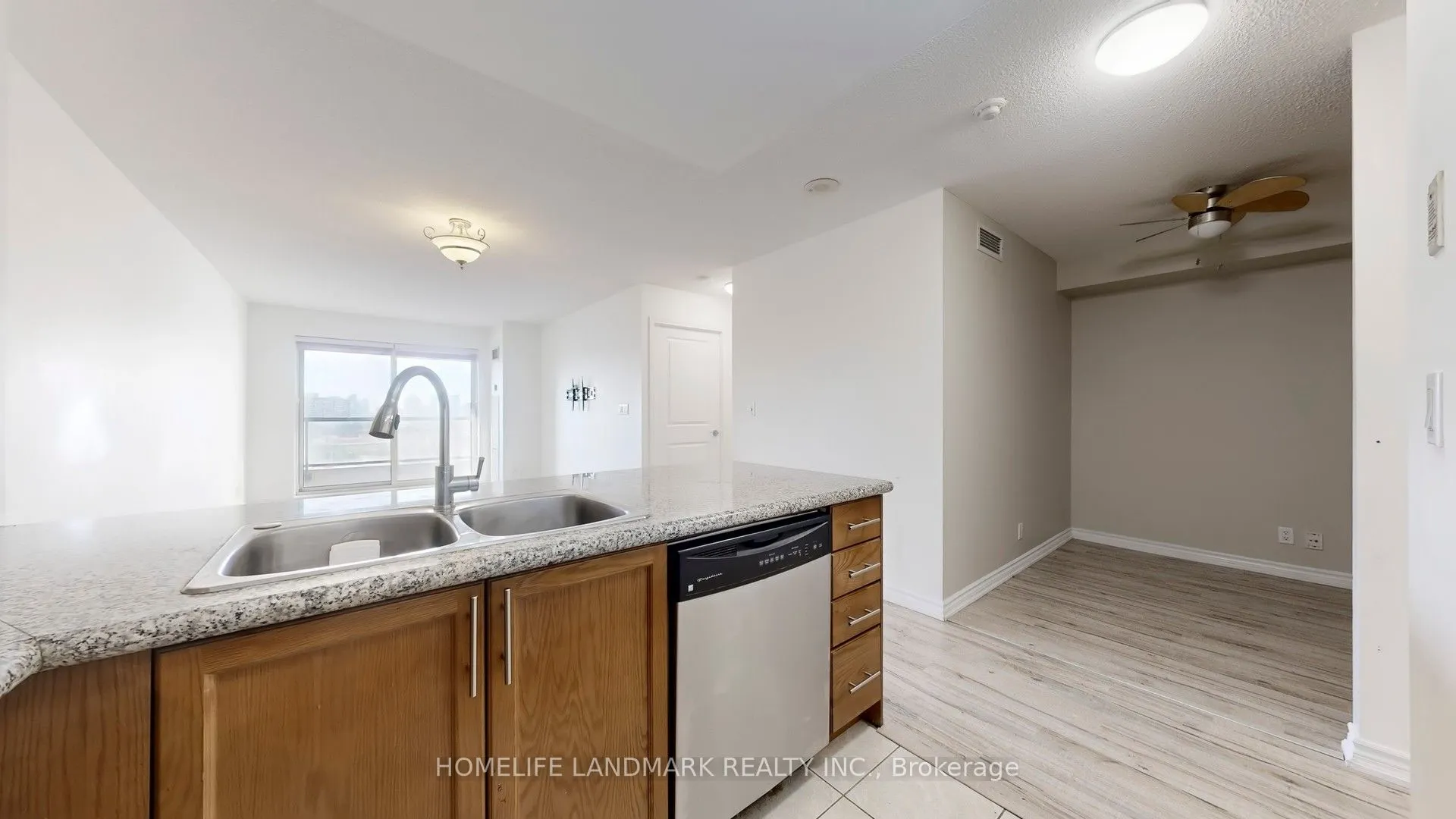 18 Harding Boulevard E, #912