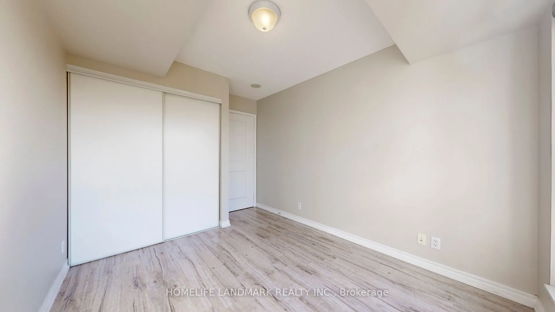 18 Harding Boulevard E, #912