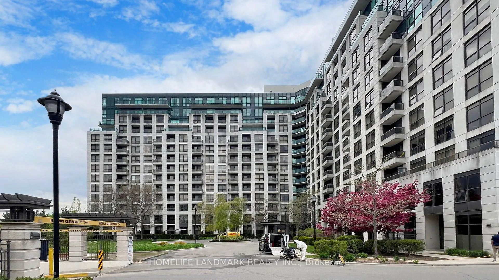 18 Harding Boulevard E, #912