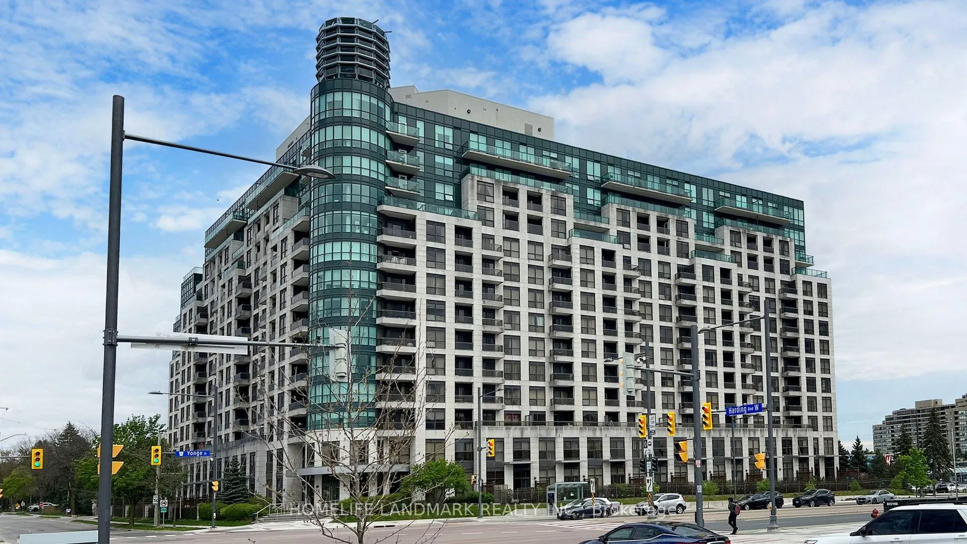 18 Harding Boulevard E, #912