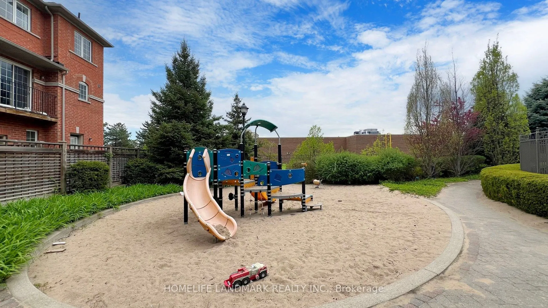 18 Harding Boulevard E, #912