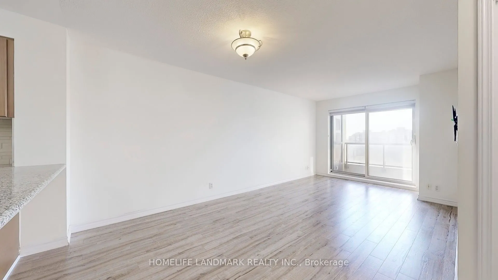 18 Harding Boulevard E, #912