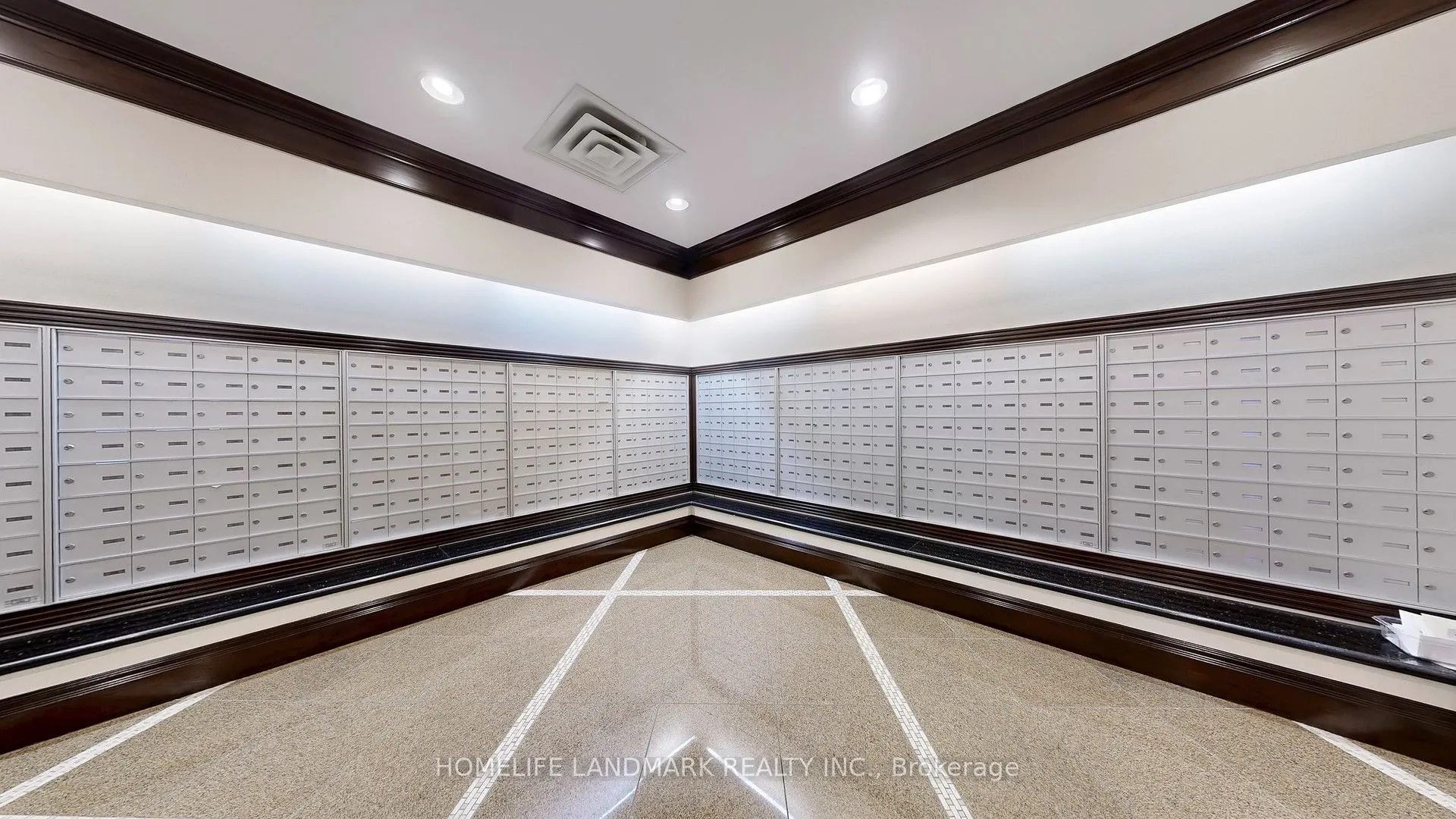 18 Harding Boulevard E, #912