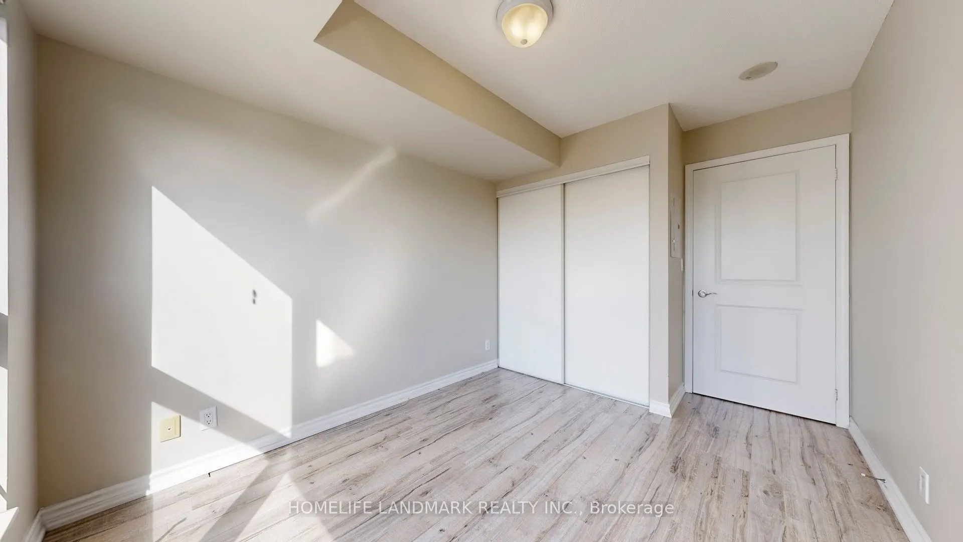 18 Harding Boulevard E, #912